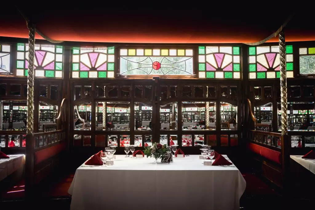 Spiegeltent with stained glass windows